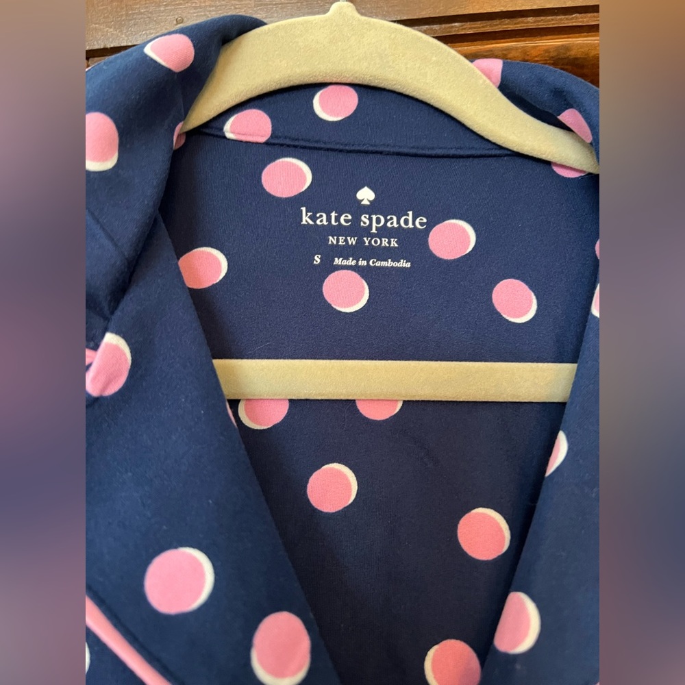 Kate Spade Notch Collar Short Sleeve Capri Length Navy Pink Dot Pajama Set - Picture 7 of 8